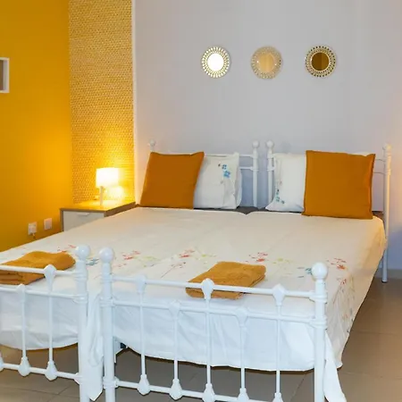 Apartment 930m To Beach-2 Bedroom+veranda-perfect Located *