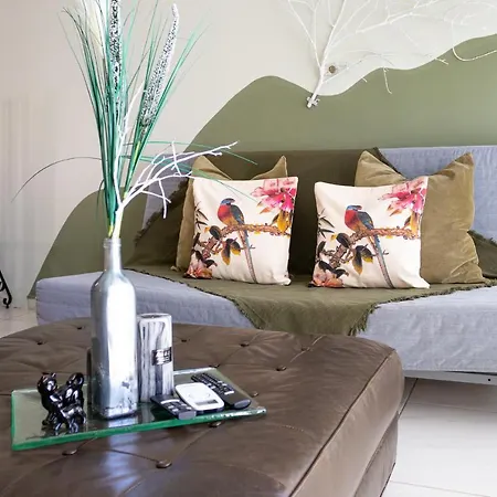930m To Beach-2 Bedroom+veranda-perfect Located * Larnaka