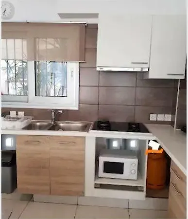 Apartment 930m To Beach-2 Bedroom+veranda-perfect Located *