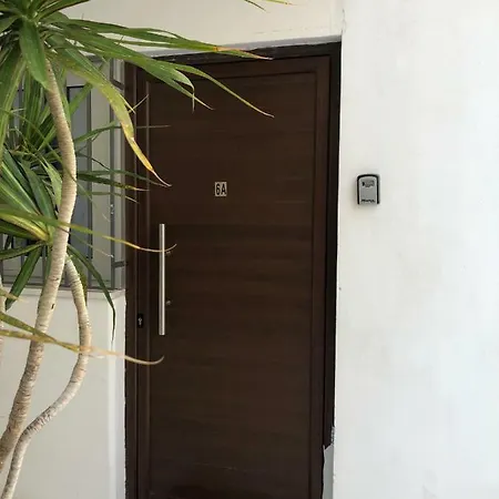 930m To Beach-2 Bedroom+veranda-perfect Located *